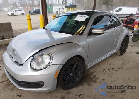 2015 Volkswagen Beetle 1.8T z USA, uszkodzony, nr VIN 3VWJ07AT3FM638266